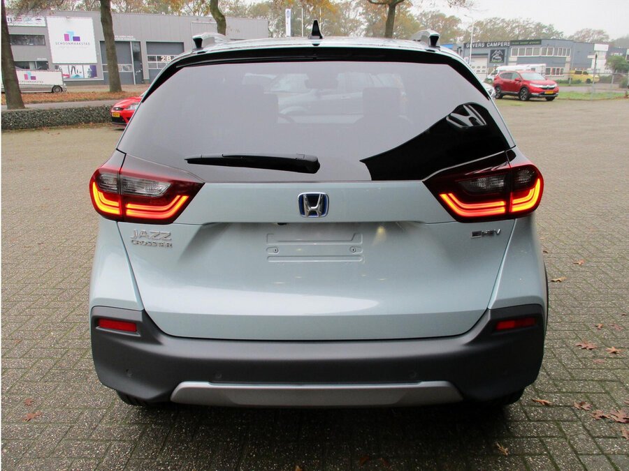 de kleur fjord mist is exclusief voor de honda jazz advance crosstar