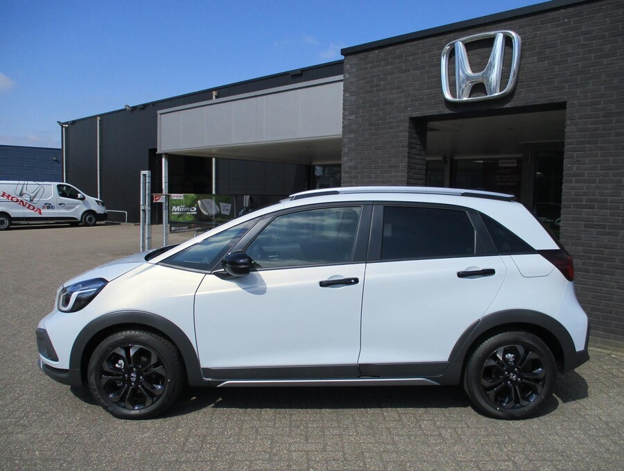 de honda jazz advance crosstar staat 28 mm hoger op zijn poten